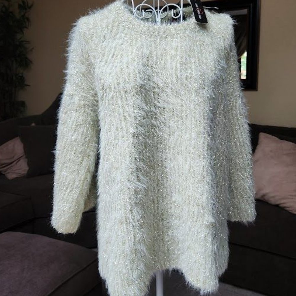 NWT Love At First Find fluffy sweater sz large